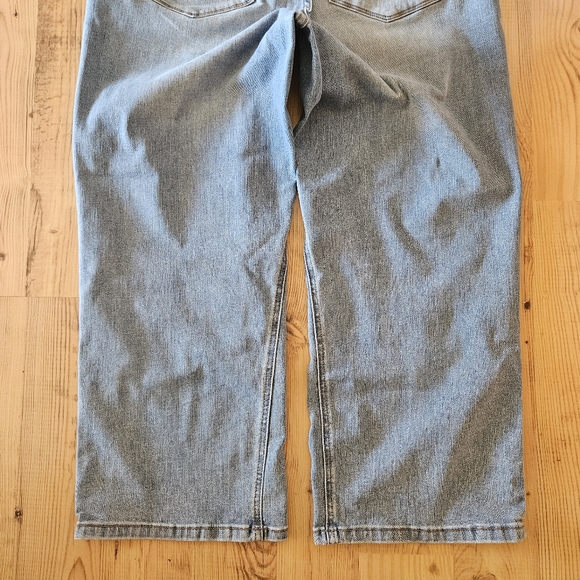 Judy Blue Women's Wide Crop Jeans - Picture 8 of 8